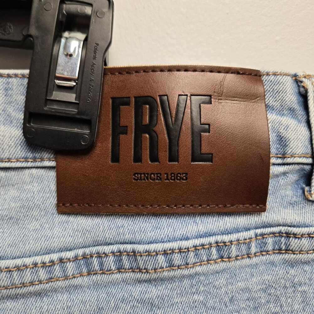 Frye Light Wash Blue Denim Straight Leg Jeans Classic 5-Pocket High Rise Size 31 - Picture 4 of 12